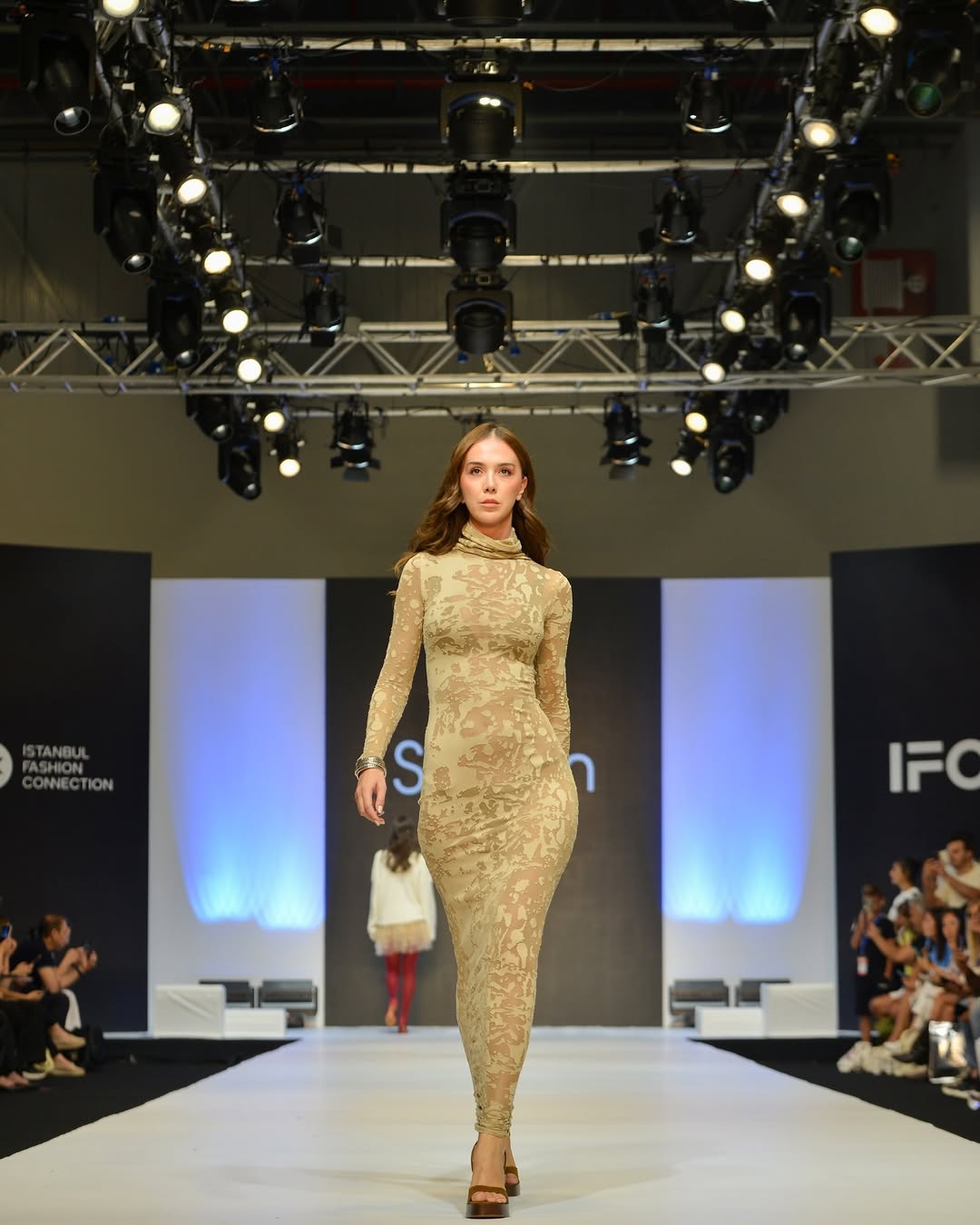 Runway Editorial & High Fashion